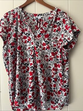 Floral Print V-Neck Women's Top in White and Red
